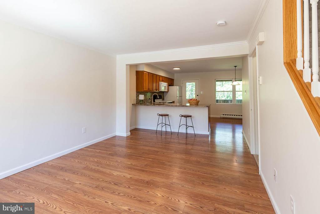 2092 MARY ELLEN LANE