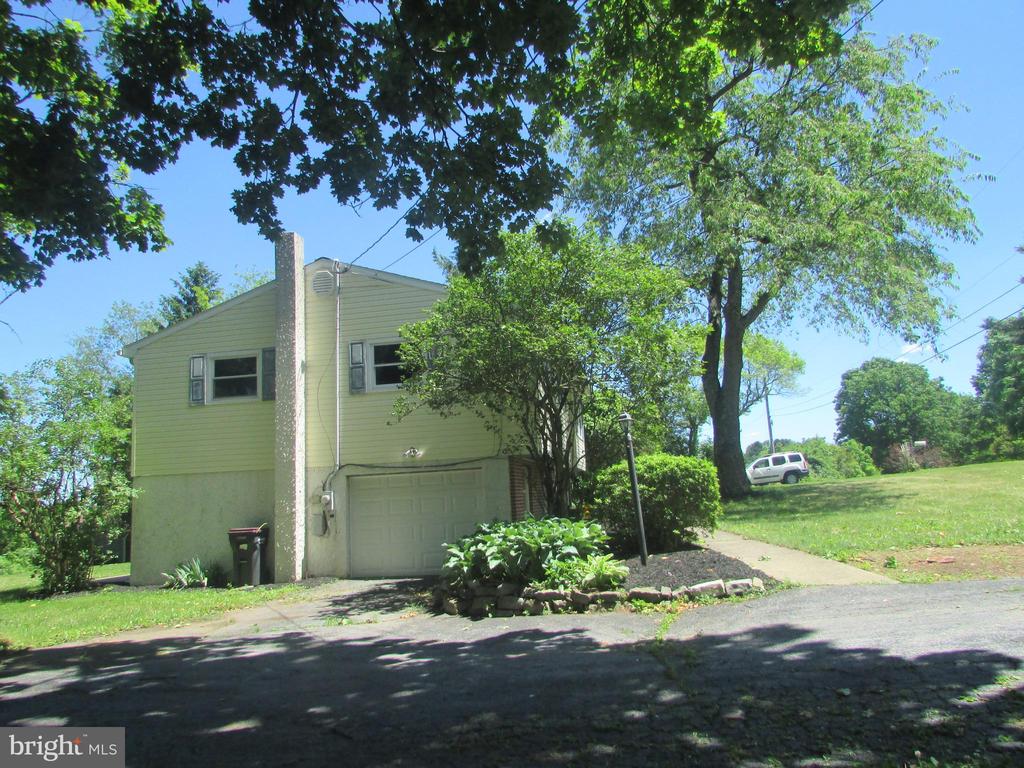 404 BEAVERBROOK DRIVE