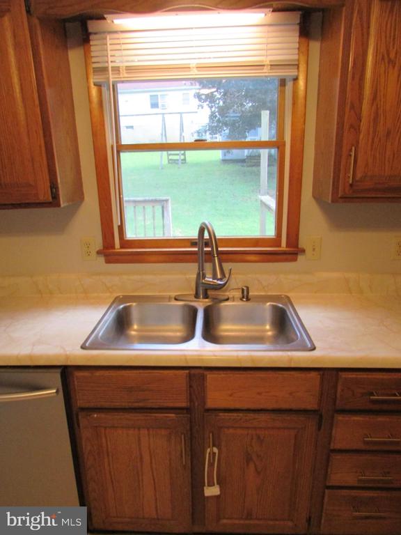 176 CREEKSIDE DRIVE