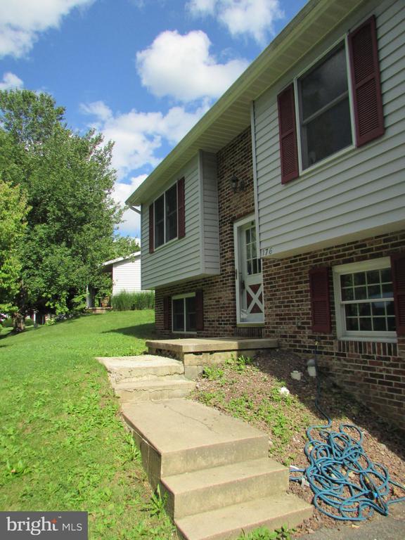 176 CREEKSIDE DRIVE
