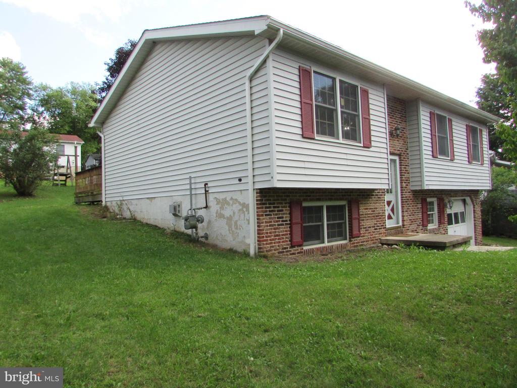 176 CREEKSIDE DRIVE