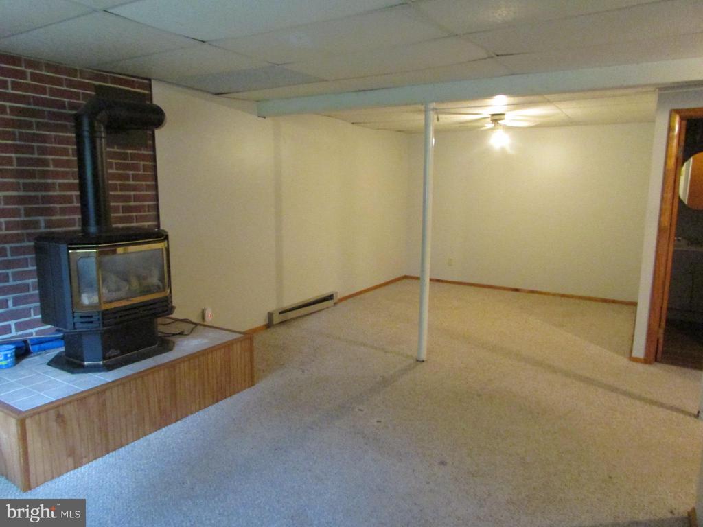 176 CREEKSIDE DRIVE