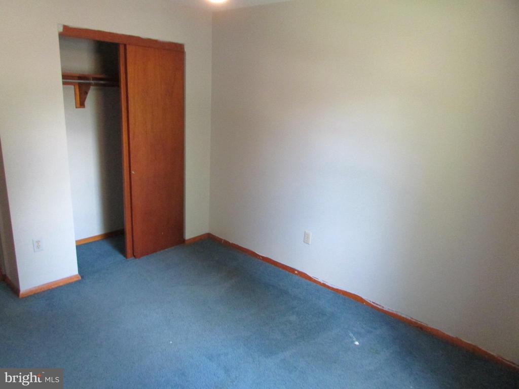 176 CREEKSIDE DRIVE