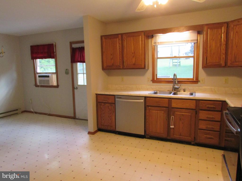 176 CREEKSIDE DRIVE