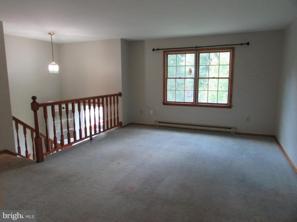 176 CREEKSIDE DRIVE