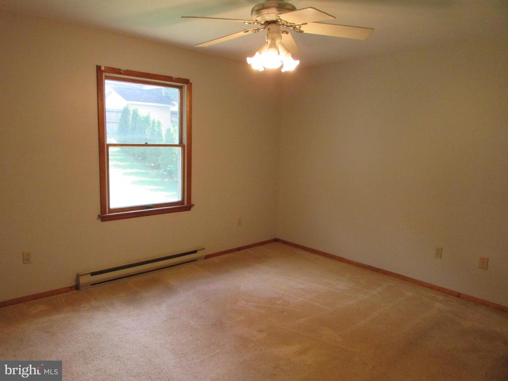 176 CREEKSIDE DRIVE