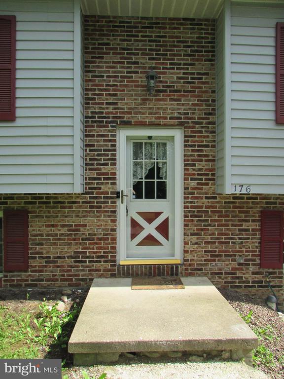 176 CREEKSIDE DRIVE