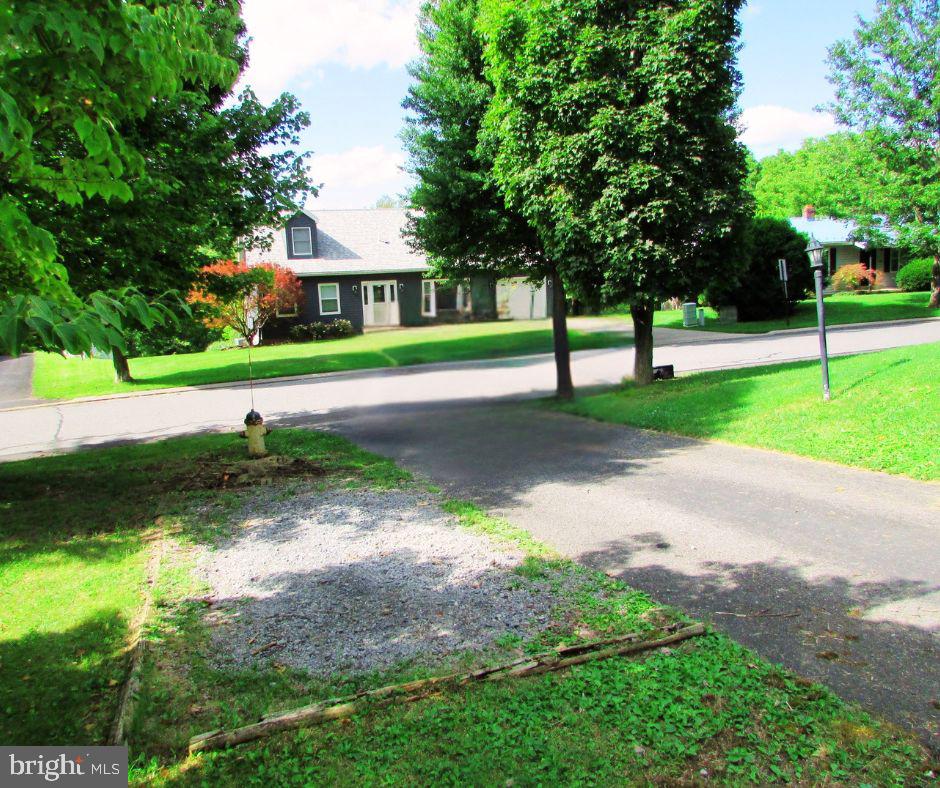 176 CREEKSIDE DRIVE