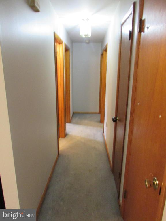176 CREEKSIDE DRIVE