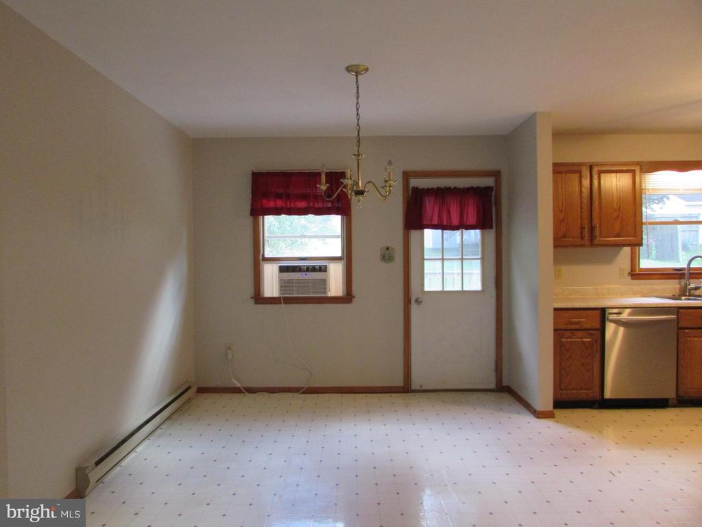 176 CREEKSIDE DRIVE