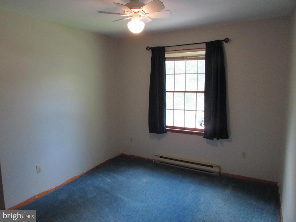 176 CREEKSIDE DRIVE