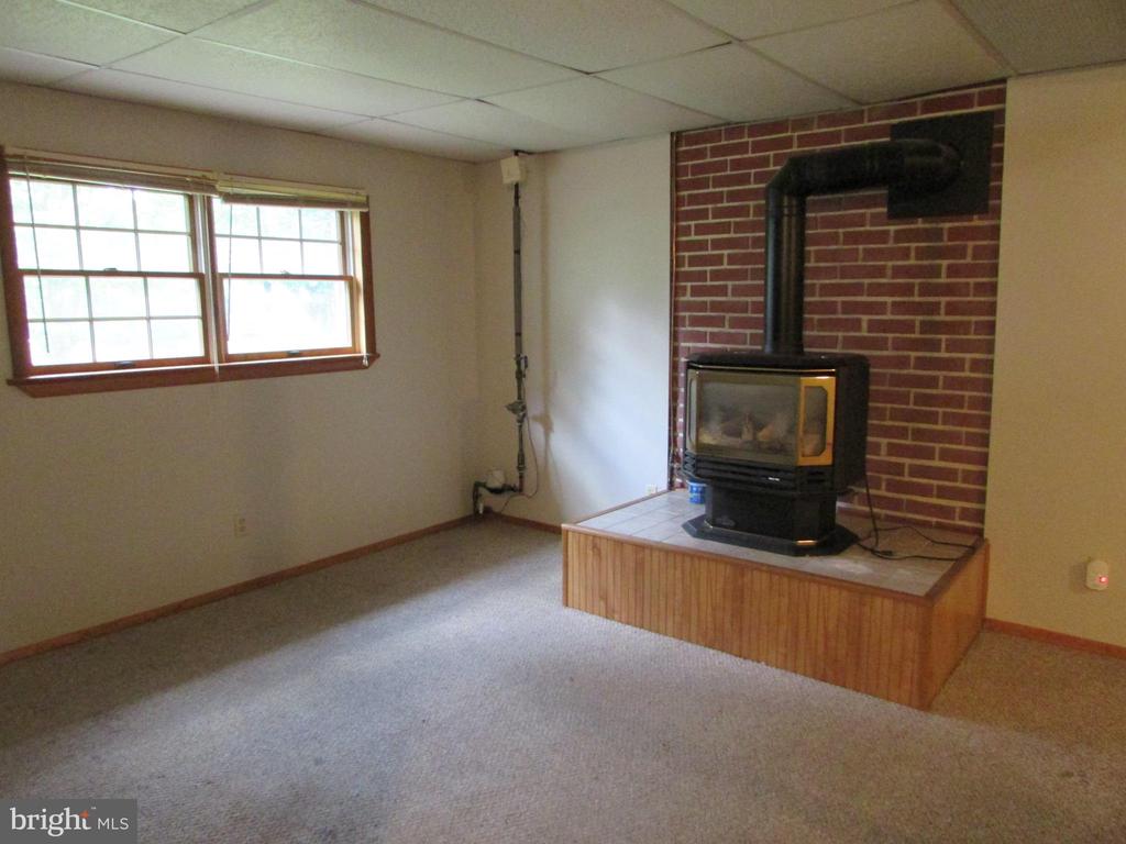 176 CREEKSIDE DRIVE