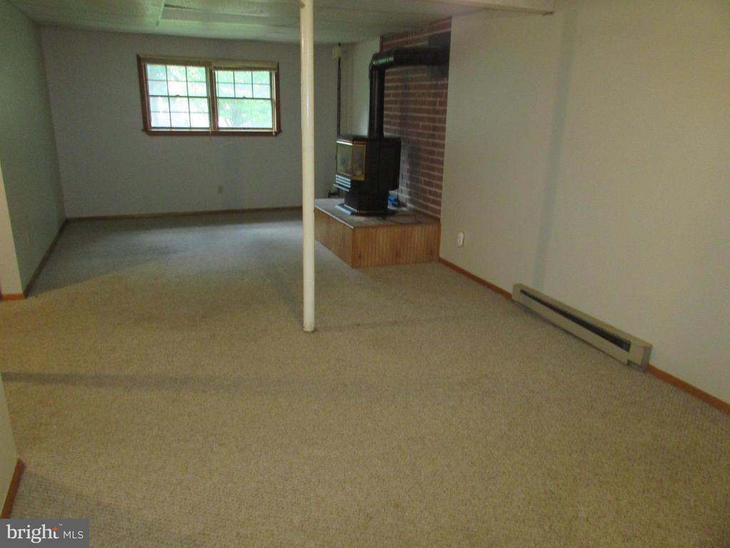 176 CREEKSIDE DRIVE