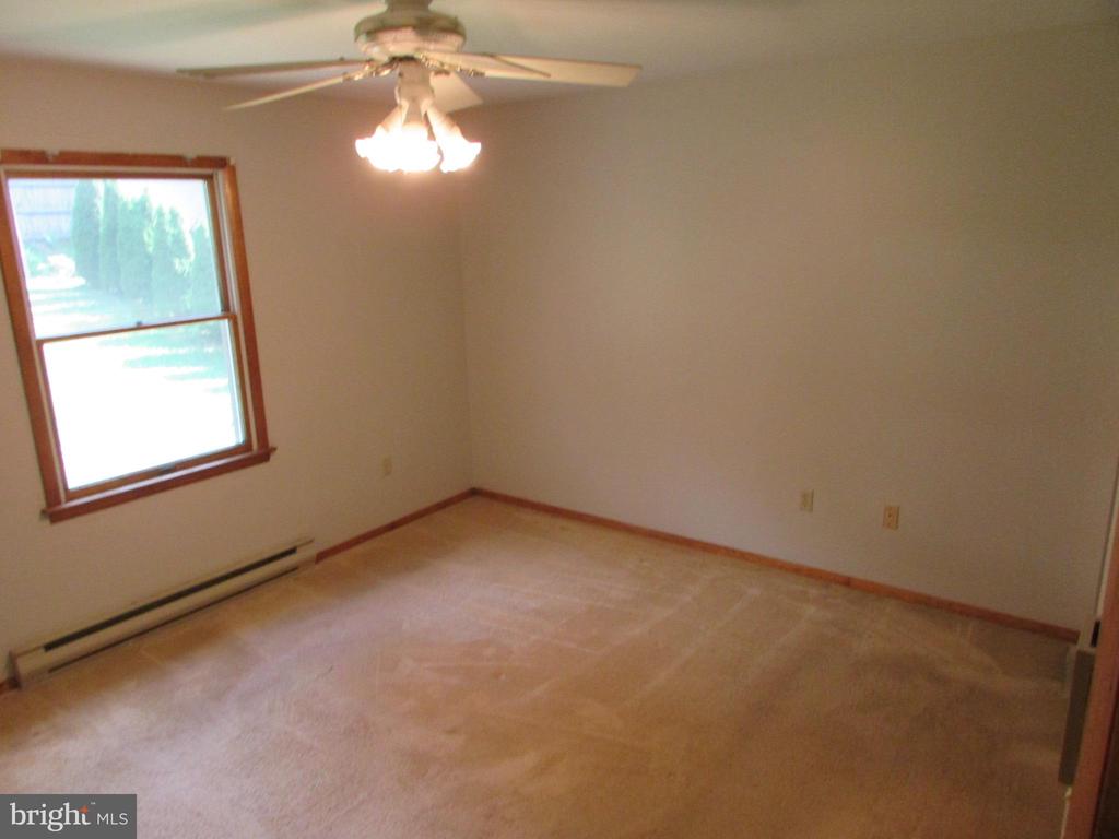 176 CREEKSIDE DRIVE