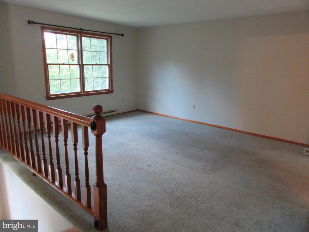 176 CREEKSIDE DRIVE