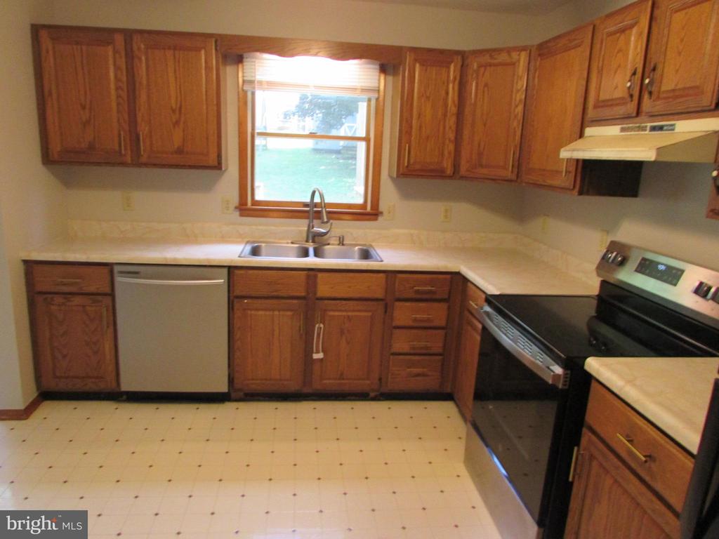 176 CREEKSIDE DRIVE