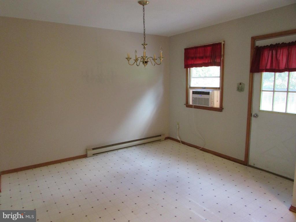 176 CREEKSIDE DRIVE