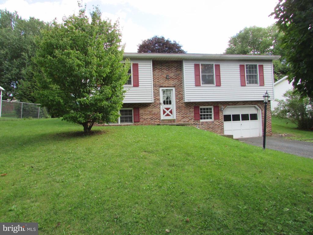 176 CREEKSIDE DRIVE