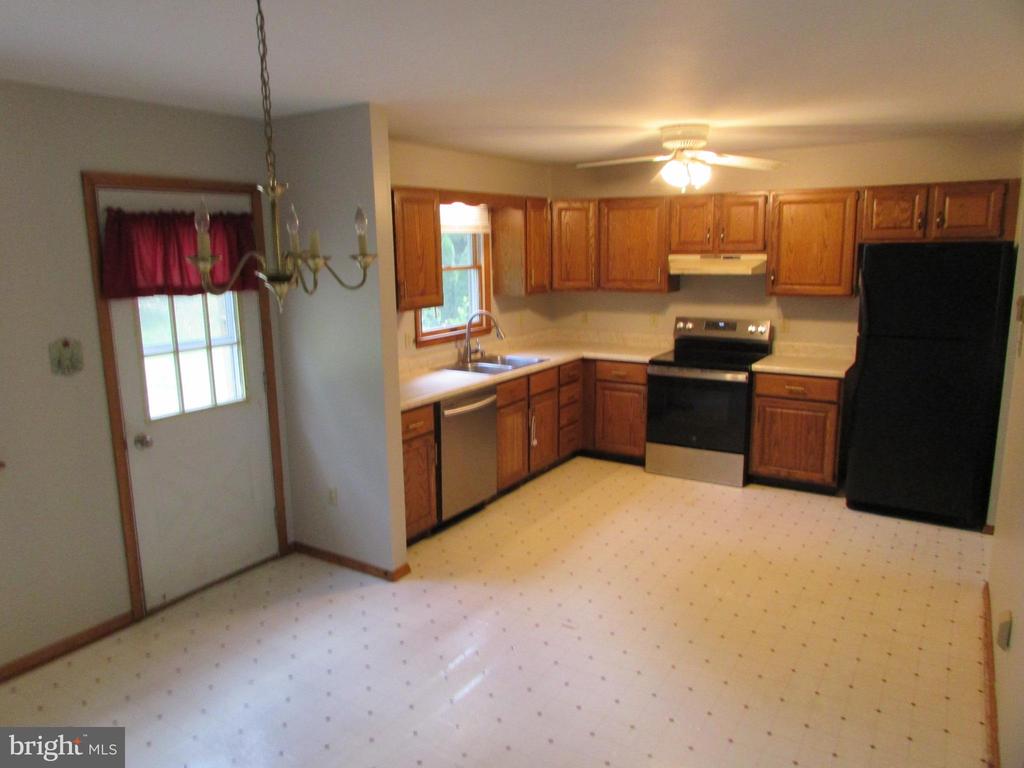 176 CREEKSIDE DRIVE