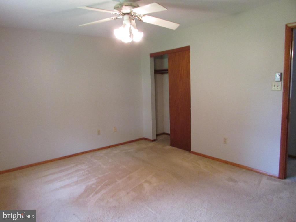 176 CREEKSIDE DRIVE