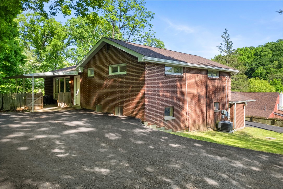447 Hulton Road