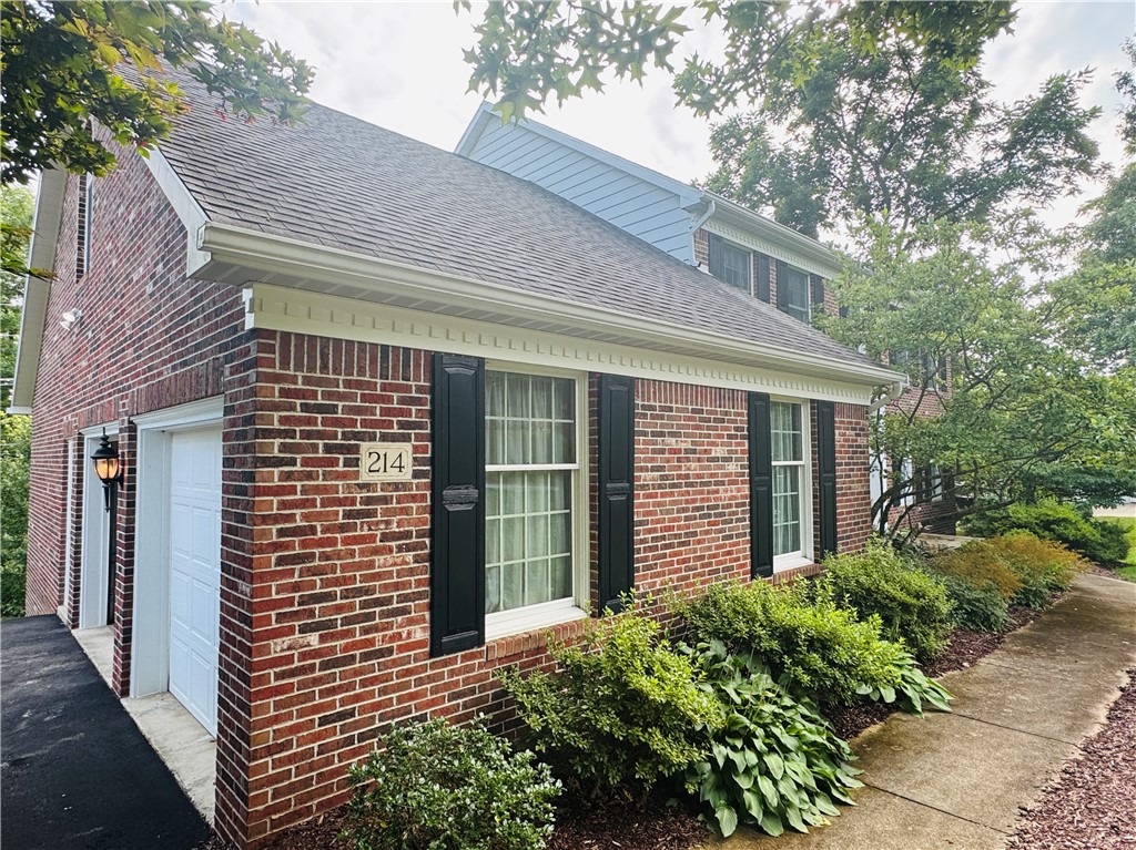 214 Robb Ln
