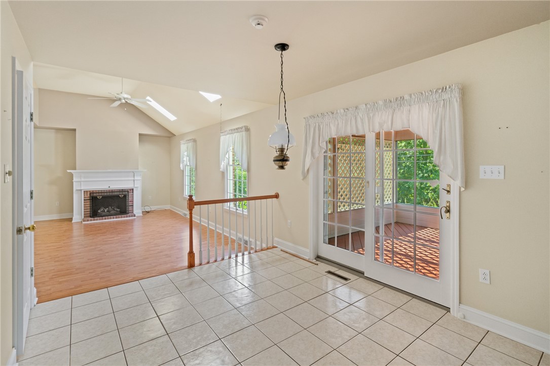 214 Robb Ln
