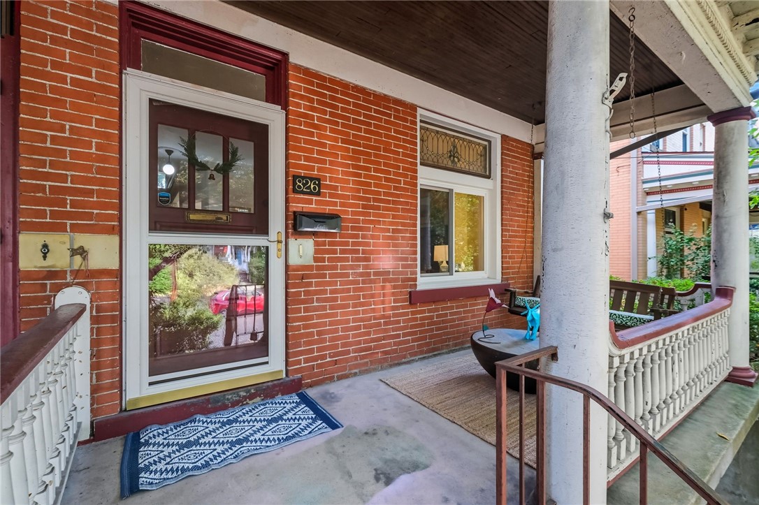 826 E Hutchinson Ave