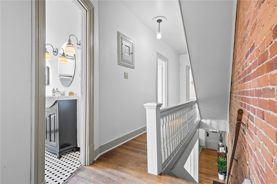 826 E Hutchinson Ave