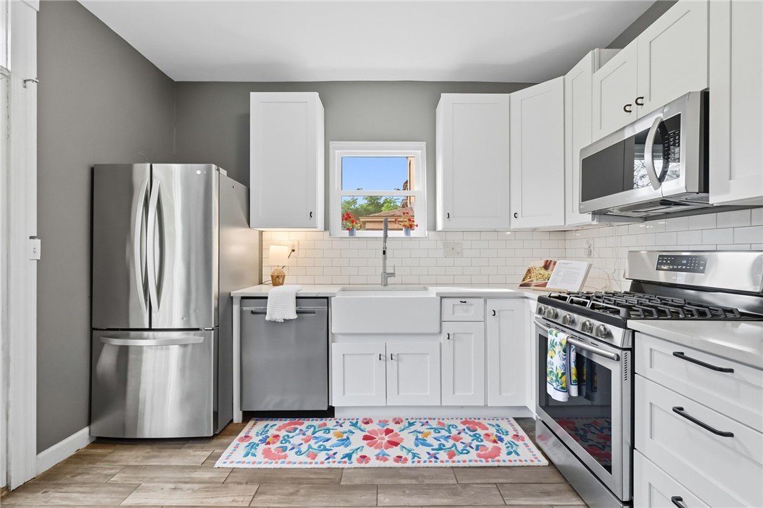 826 E Hutchinson Ave