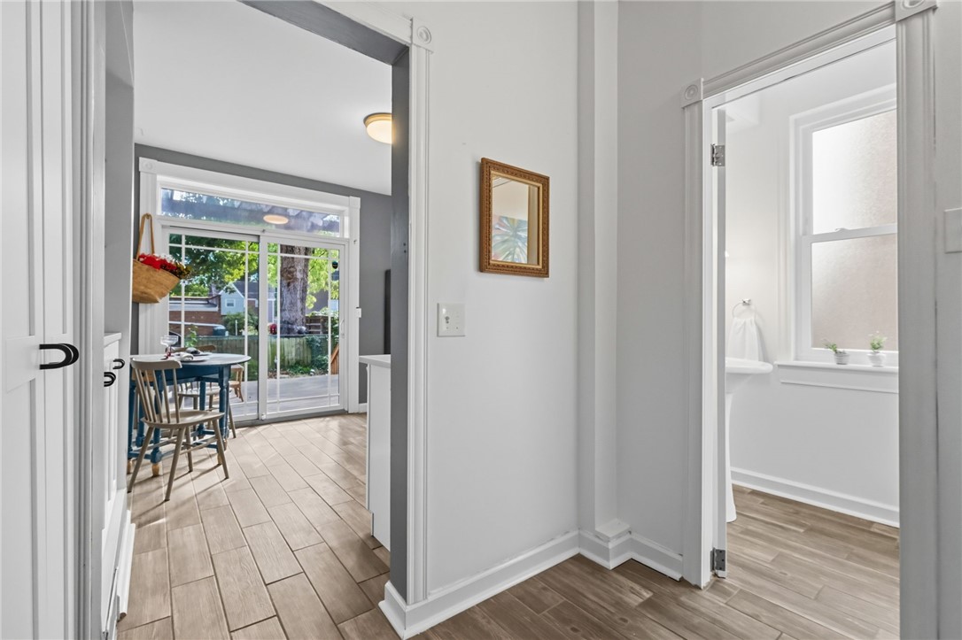 826 E Hutchinson Ave