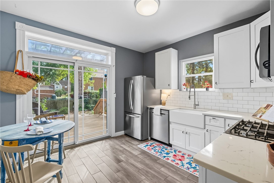 826 E Hutchinson Ave