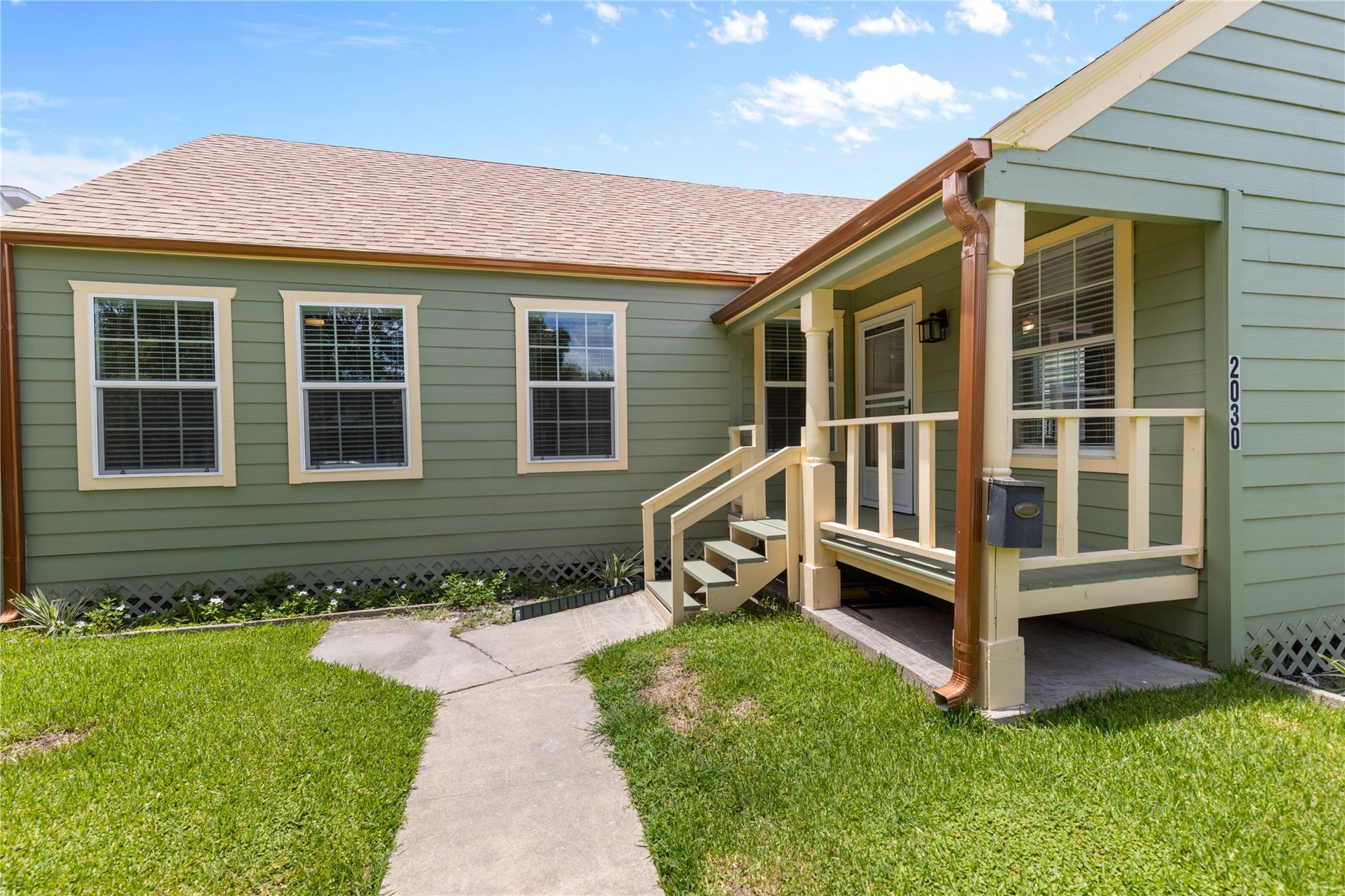 2030 Palo Alto Street