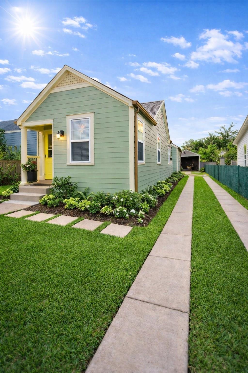 2030 Palo Alto Street