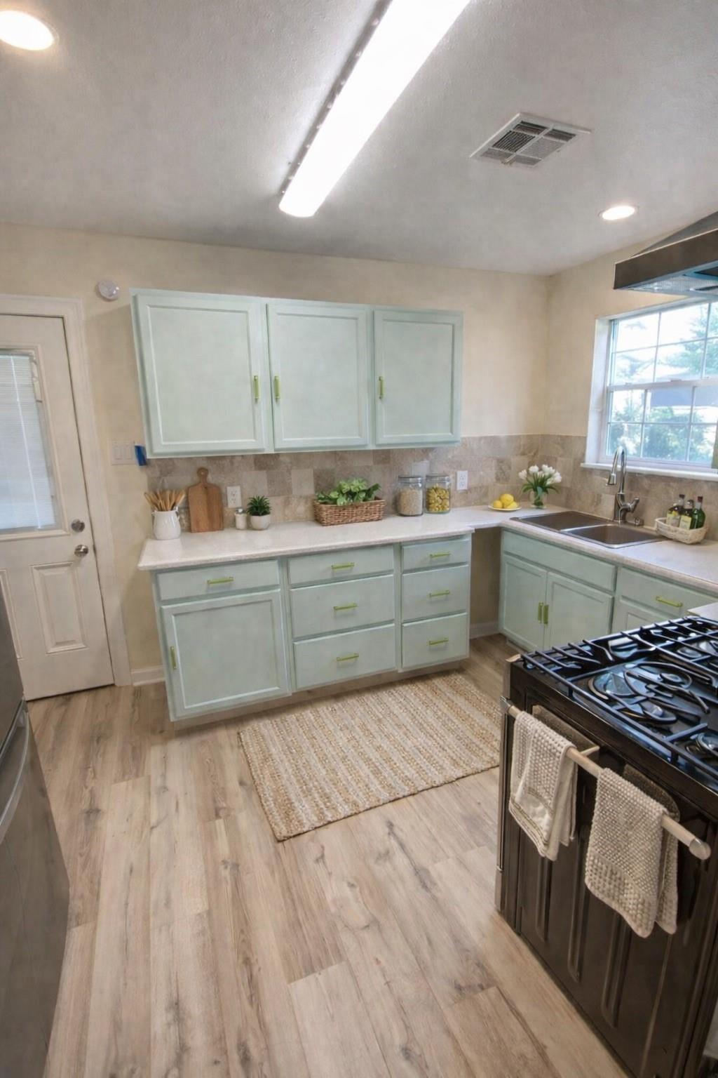 2030 Palo Alto Street