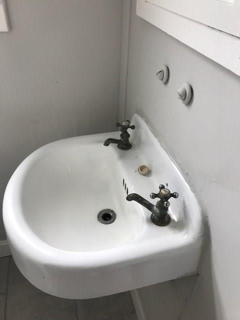 4625 Bell Street Unit: 1/2