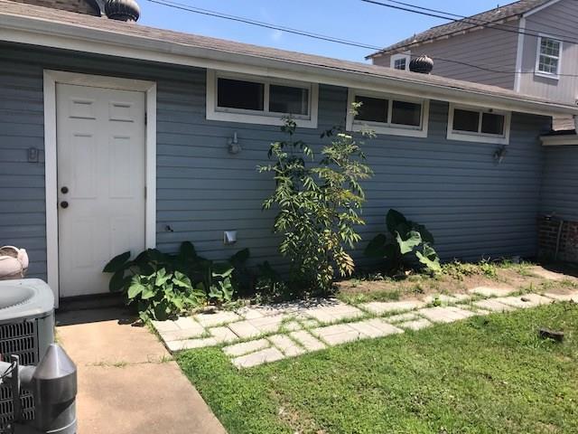 4625 Bell Street Unit: 1/2