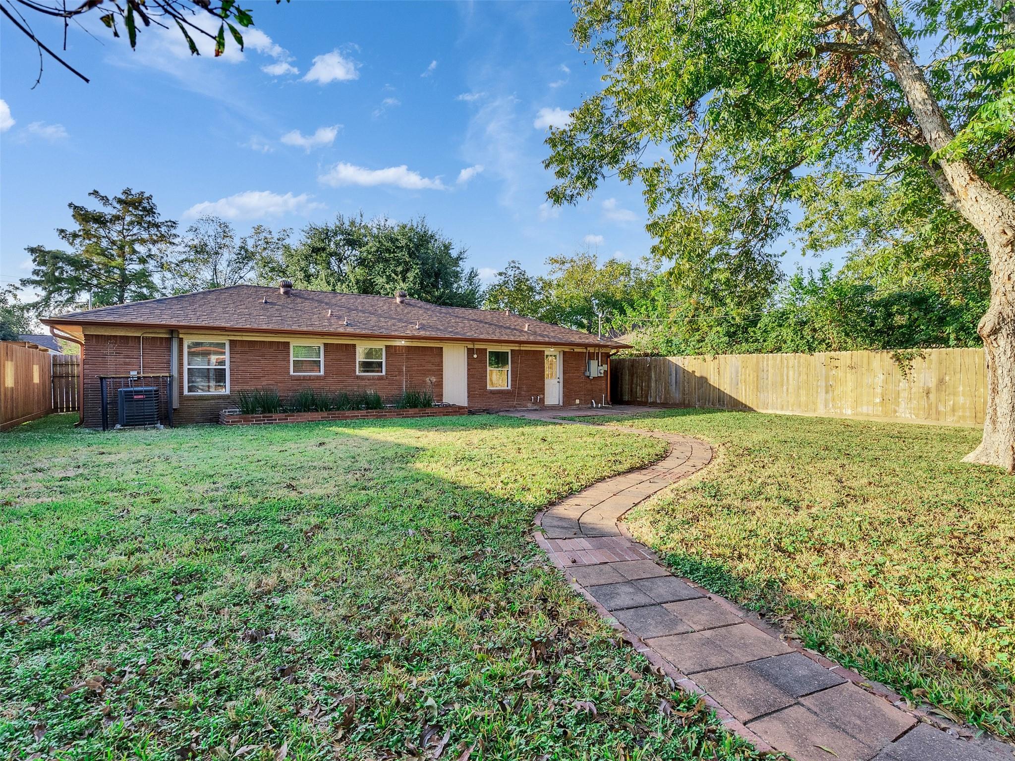 219 E Janisch Road, Houston