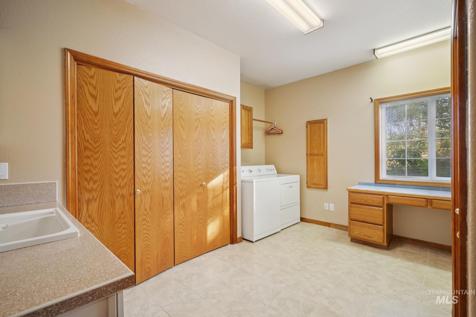 17740 Liberty View