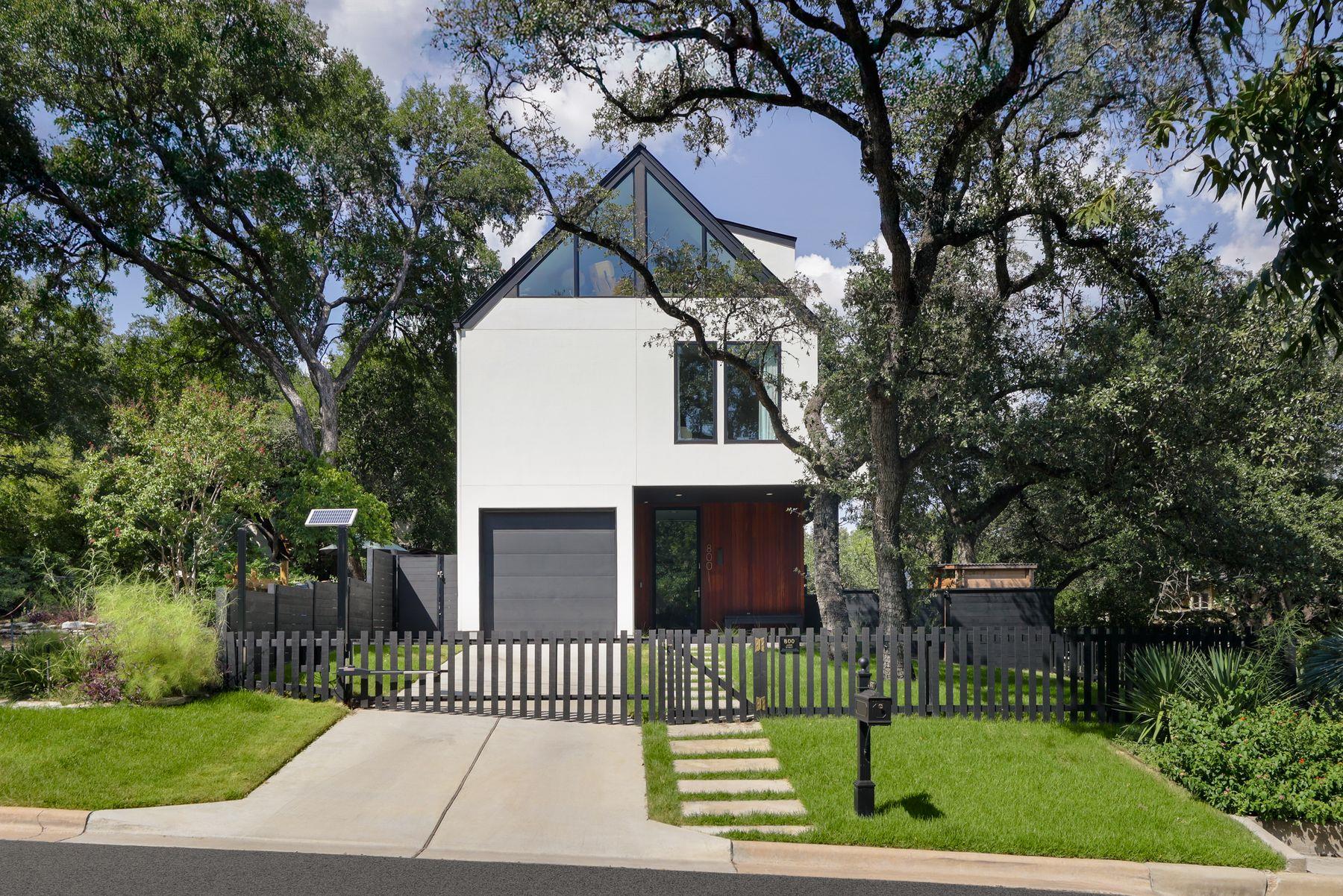 800 W James ST