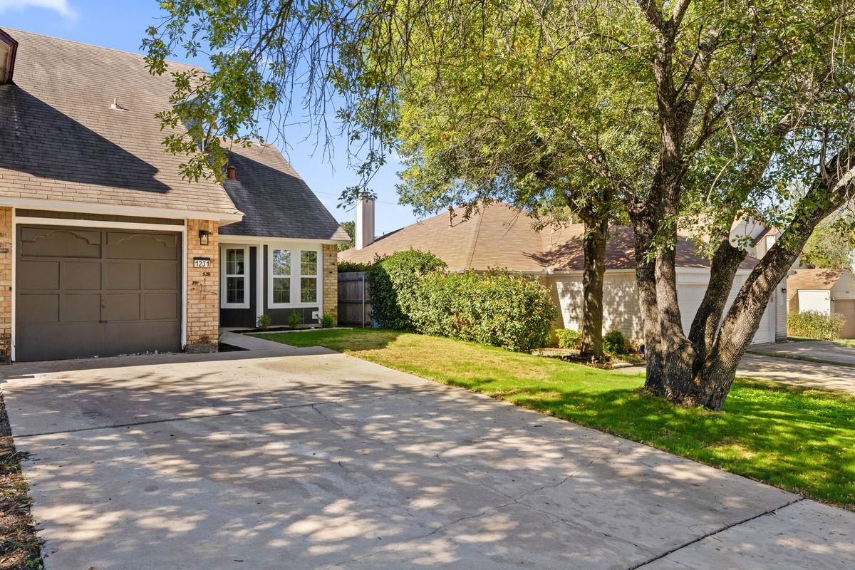 1231 Orchard Park CIR