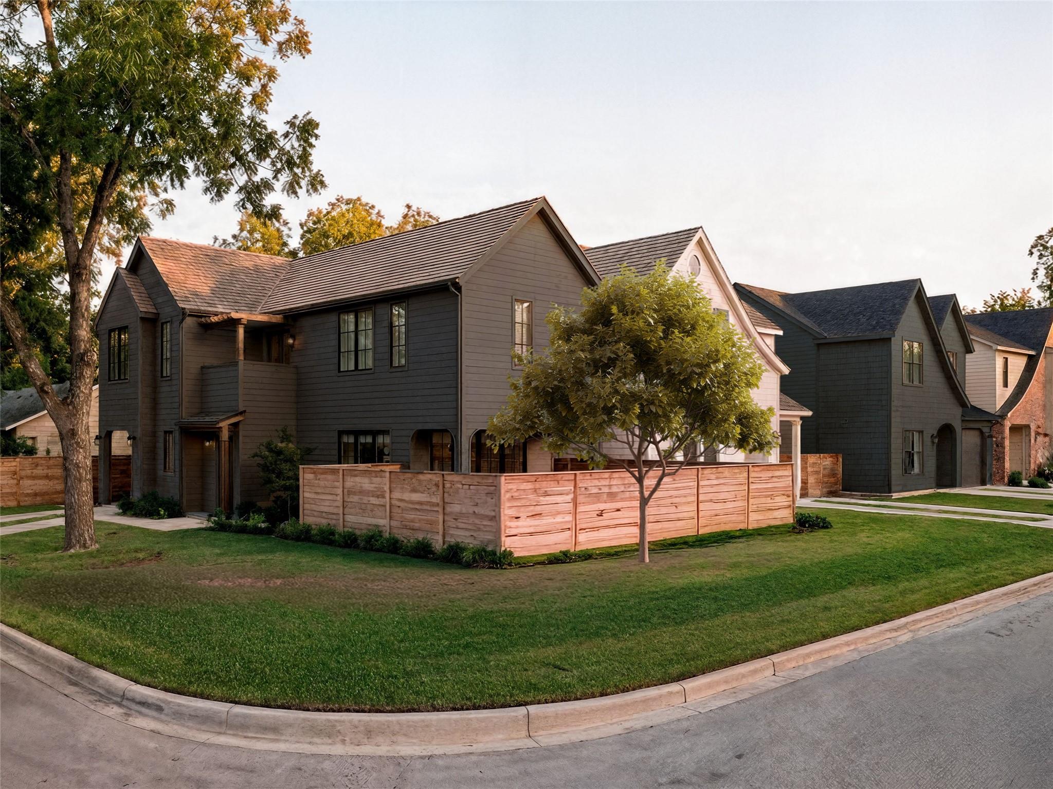 901 Shady LN