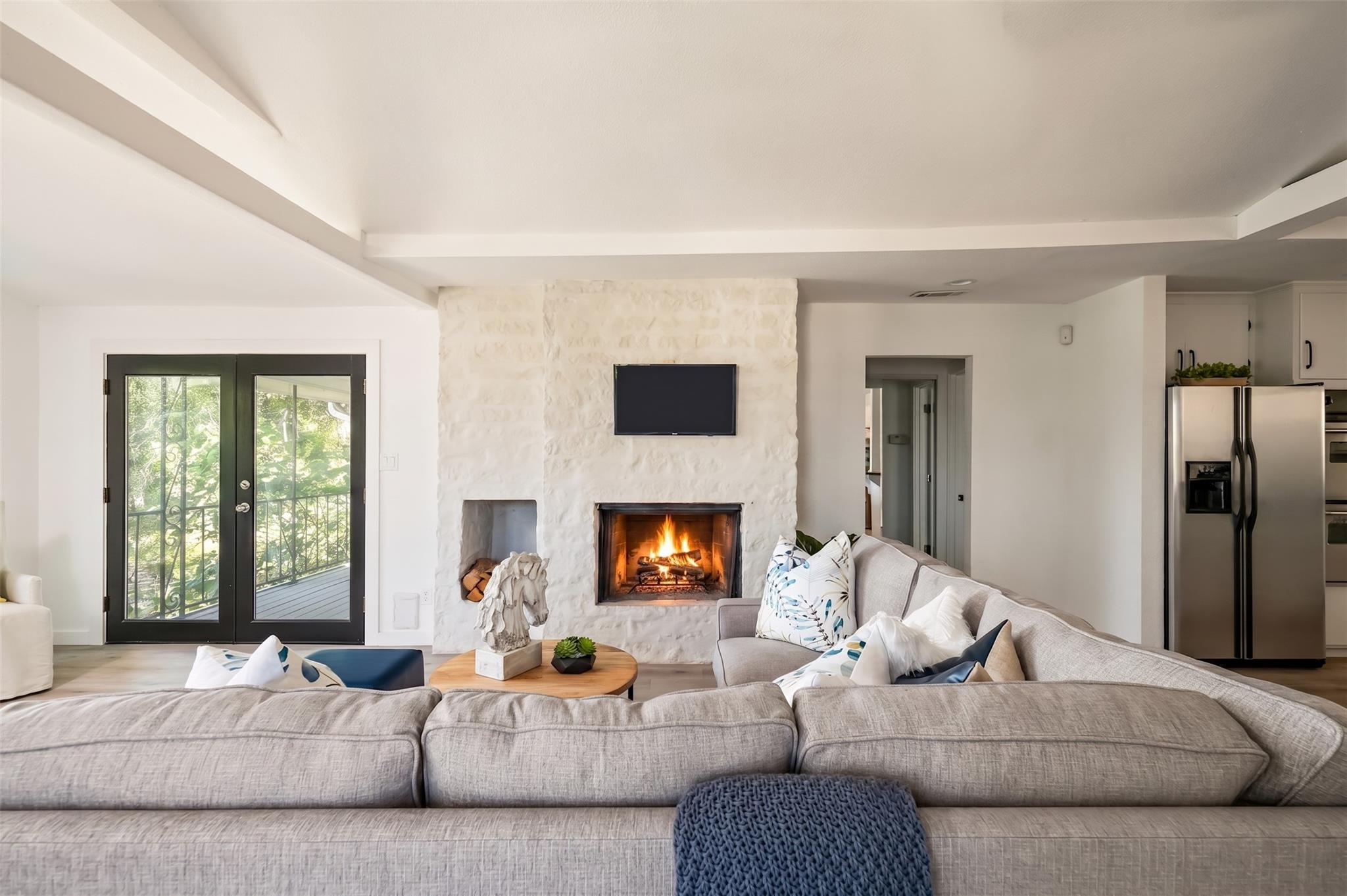 1201 Lake Shore DR