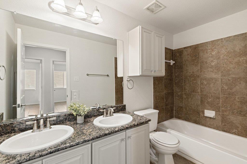 2212 Christoff LOOP