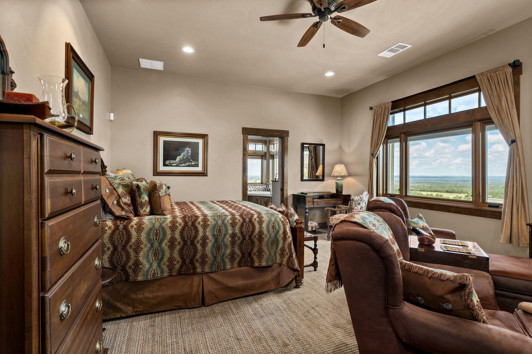 115 Trophy Oak PT