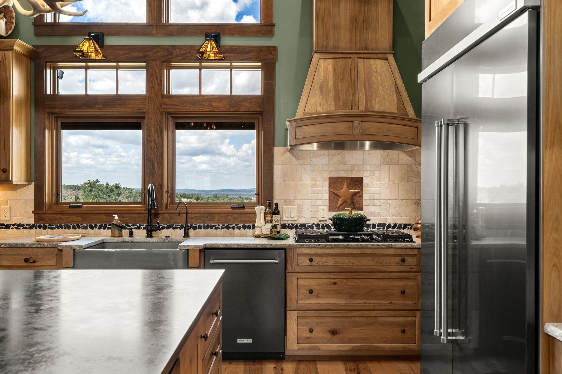 115 Trophy Oak PT