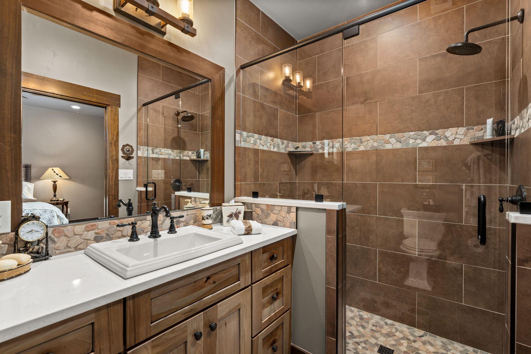 115 Trophy Oak PT