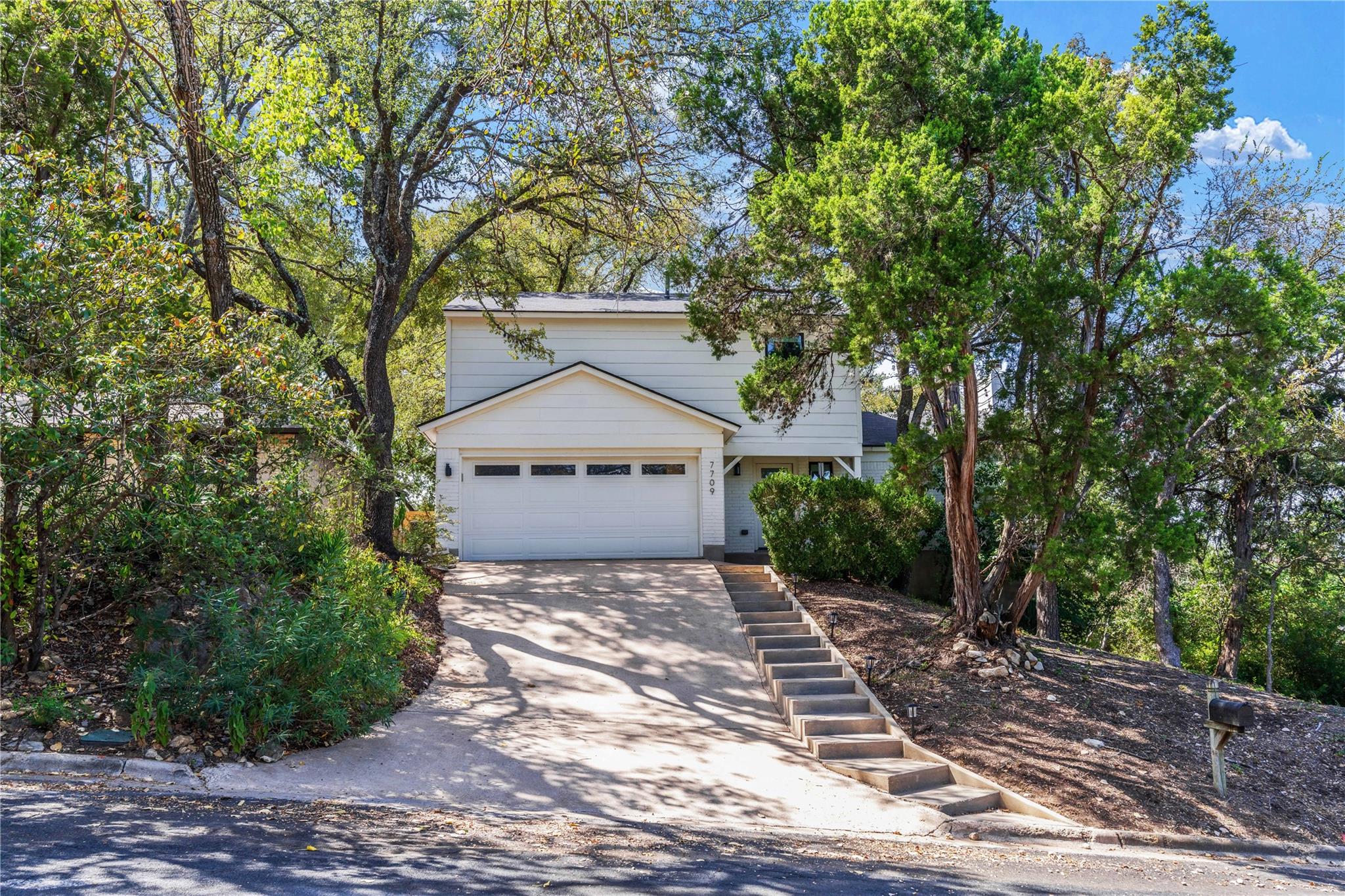 7709 Evaline LN
