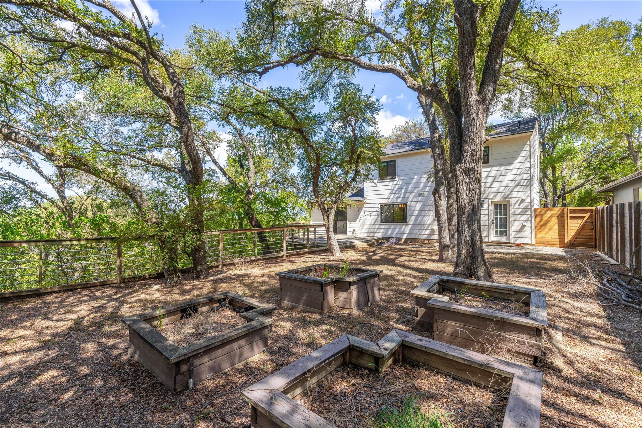 7709 Evaline LN