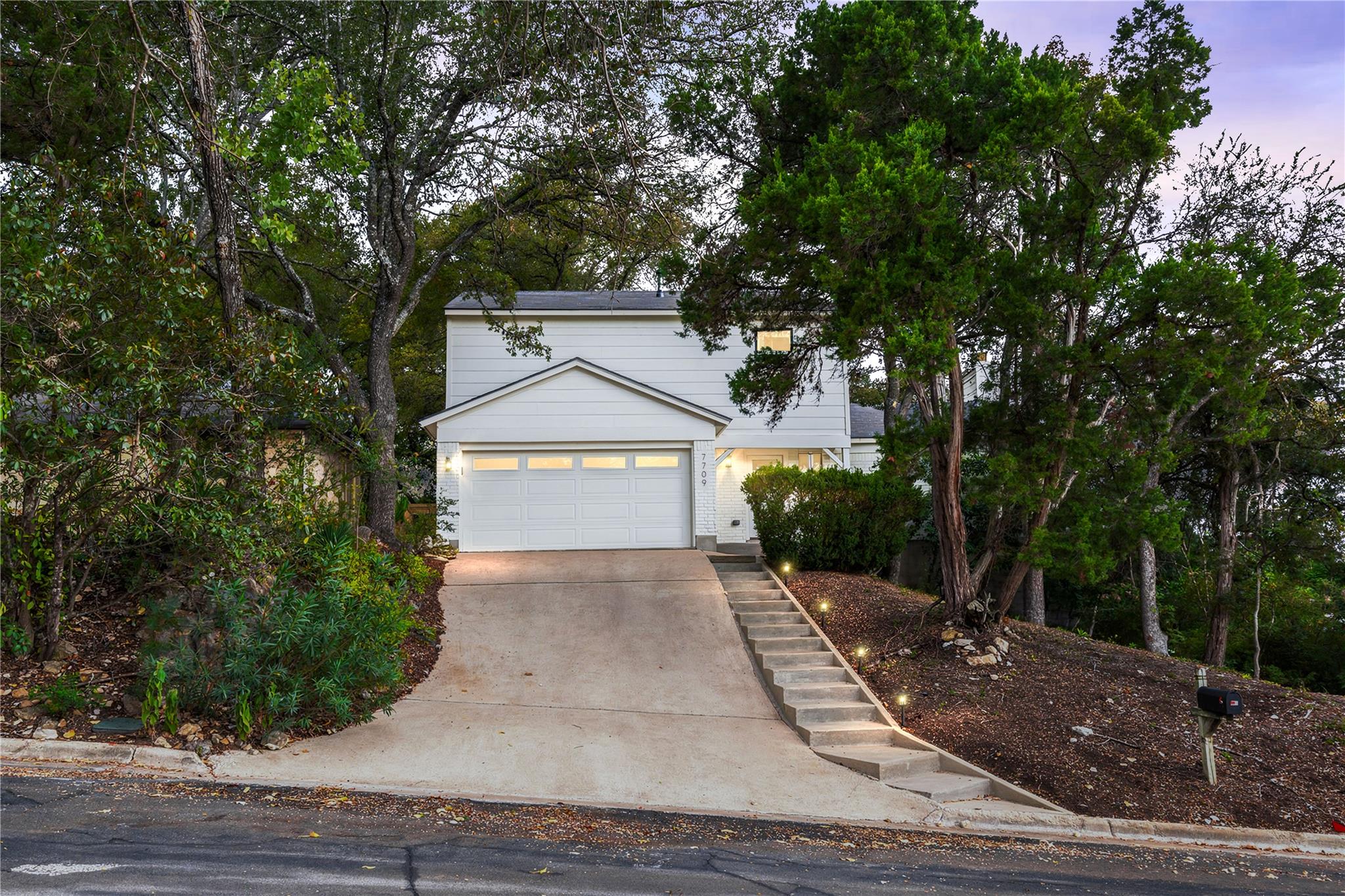 7709 Evaline LN